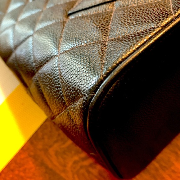 CHANEL Cavair medallion tote Excellent Condition - Picture 6 of 11